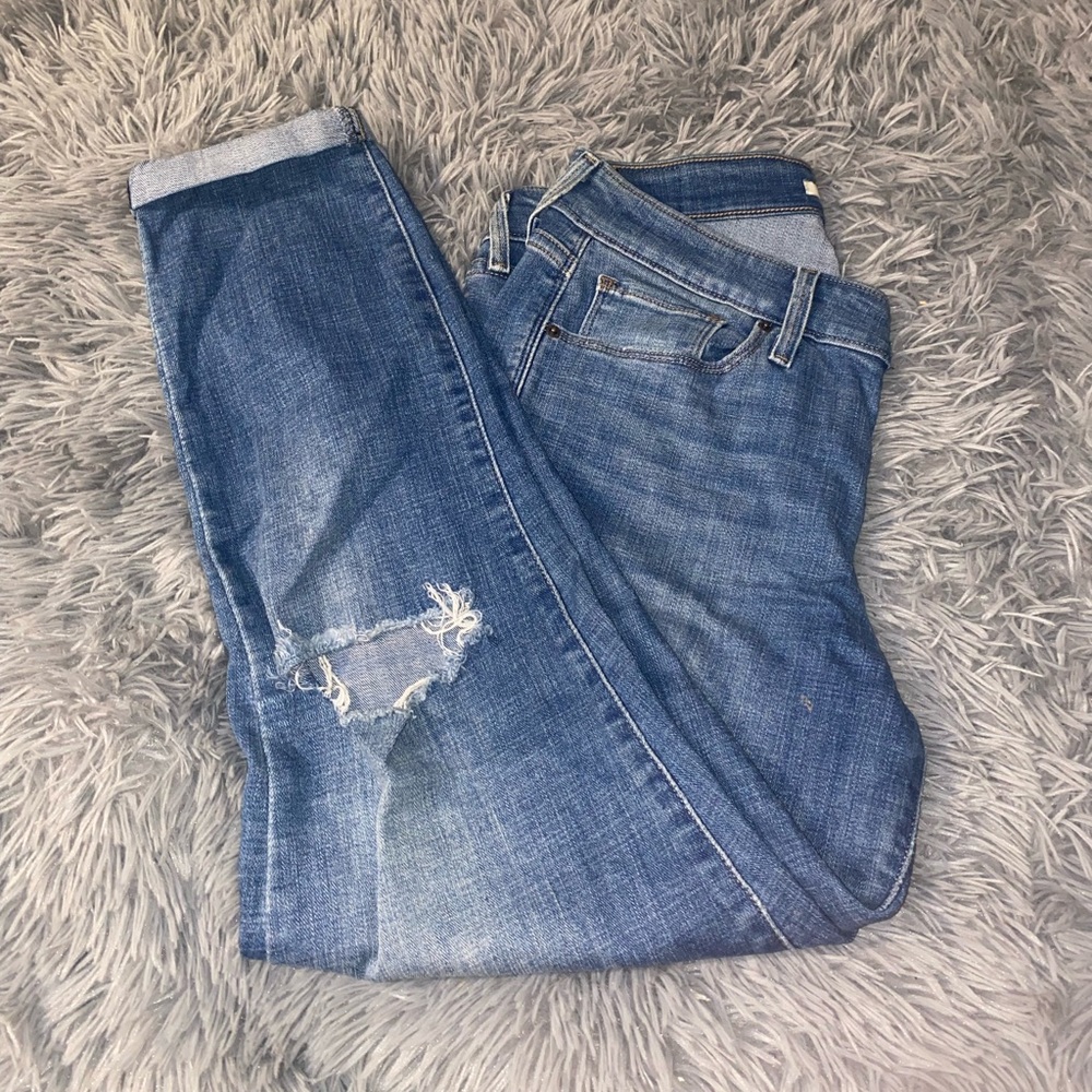 Levis: Mid rise skinny